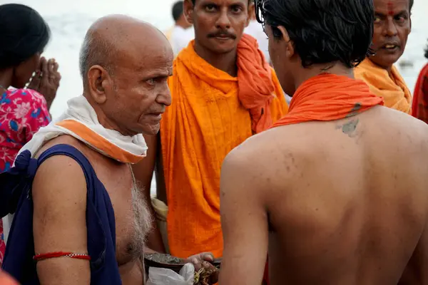 stock image 25th September 2022 - Kolkata, West Bengal, India. Hindu priests take part in Performing Tarpan at Kolkata Ganga Ghat during Mahalaya