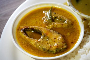 Sorshe Ilish, Bengal Bulaşıkları Hilsa Hardalla Pişirilmiş Balık
