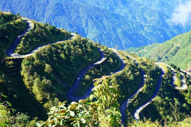 İpek Yolu Sikkim 'in Zig Zag Yolu' nda güneşli hava.