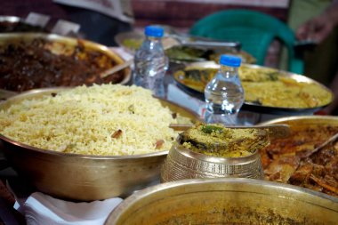 Lezzetli yemekler servis edilmeye hazır.