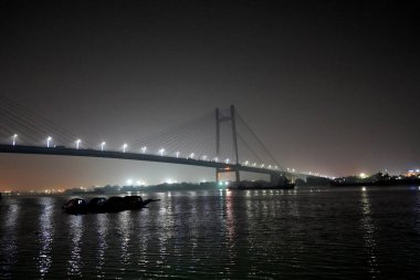 Ganga Ghat 'tan İkinci Hooghly Köprüsü veya Vidyasagar Setu manzarası