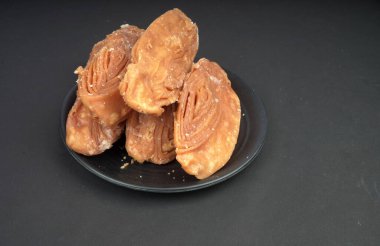 Siyah arka planda çok lezzetli tatlı haja.