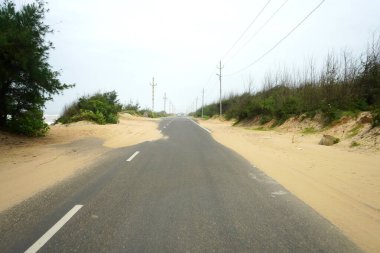 Odisha 'daki sahil yolu.