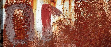 Metal üstüne pas. Doku, arka plan, desen. Demir su ve oksijenle temas ettiğinde paslanır. Deniz suyu veya tuz spreyi gibi tuz varsa, demir daha hızlı paslanma eğilimindedir..