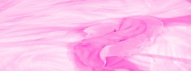 Kusursuz kaleydoskop, pembe ipek. Kalabalıktan canlı bir renkle uzaklaşın. Işığı yansıtan parlak dalgalar, enfes sofistike dalgalar. Bu sıcak pembe ipek krep de chine..