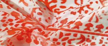 İpek kumaş, beyaz bir arkaplanda zarif kırmızı renkler, paisley desenli bir fotoğraf. Doku, desen, koleksiyon