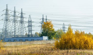 Endüstriyel arazi. Sanayi sonrası manzara ve çevre görüntüleri. Sanayi sonrası, mevcut estetik görüntülerin güncellenmesi ve karmaşıklaştırılması hakkındaki sanatsal fikirler.