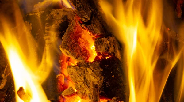 Kebakaran Perapian Ketika Kita Menemukan Seseorang Yang Menarik Murid Kita — Stok Foto
