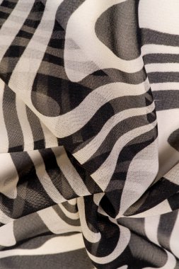 İpek kumaş, siyah beyaz soyut çizgiler. Soyut siyah beyaz desenli büyülü bir şekil. Retro modern dekor, tekstil sanatı, tasarım, doku, arkaplan, kalıp