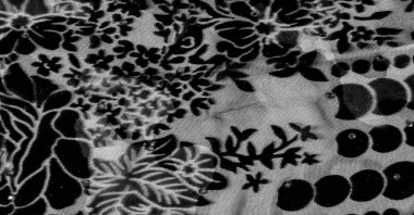 doku, arka plan, kadife kumaş. Siyah, bu batiste kumaş ve perdeler yumuşak ve pürüzsüz bir his için. İnce bir parıltı ve inkar edilemez yoğun siyah bir renkle