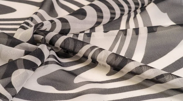 İpek kumaş, siyah beyaz soyut çizgiler. Soyut siyah beyaz desenli büyülü bir şekil. Retro modern dekor, tekstil sanatı, tasarım, doku, arkaplan, kalıp