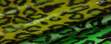 İpek kumaş yeşil, leopar desenli. Hafif leopar desenli ipek senin tasarımın için mükemmel, şık görünüyor ve kaba değil! Doku, arkaplan, desen