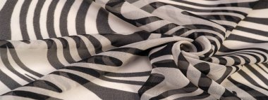 İpek kumaş, siyah beyaz soyut çizgiler. Soyut siyah beyaz desenli büyülü bir şekil. Retro modern dekor, tekstil sanatı, tasarım, doku, arkaplan, kalıp