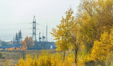 Endüstriyel sonbahar manzarası. Kentsel tasarım, mimari, coğrafya, ekoloji, inşaat, inşaat, çevre psikolojisi alanlarını kapsayan disiplinler arası bir alandır.,