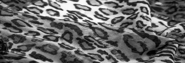 İpek kumaştan siyah beyaz leopar desenli. Leopar desenli hafif ipek senin tasarımına mükemmel uyacak, şık görünüyor ve kaba değil! Doku, arkaplan, desen