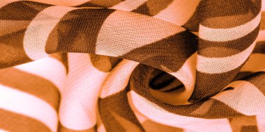 İpek kumaş, kahverengi ve beyaz soyut çizgiler. Soyut kahverengi ve beyaz desenlerin sihirli şekli. Retro modern dekor, tekstil sanatı, tasarım, doku, arkaplan, kalıp