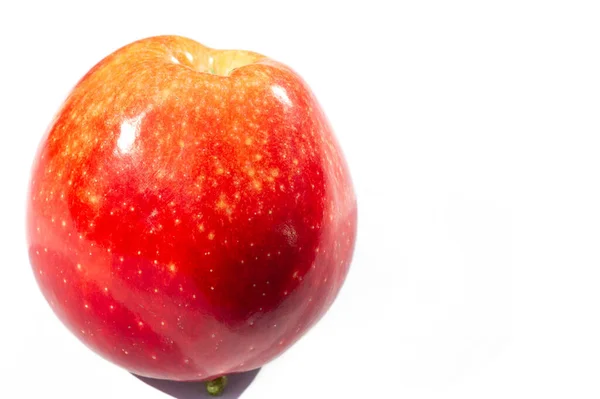 Apel Dengan Latar Belakang Putih Apel Adalah Buah Renyah Yang — Stok Foto