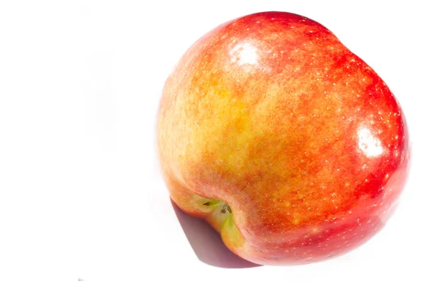 白色背景的苹果 苹果是提供广泛的健康好处的营养动力 它们的热量低 纤维高 是维生素和矿物质的极好来源 — 图库照片
