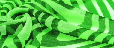 İpek kumaş, yeşil ve beyaz soyut çizgiler. Soyut beyaz ve yeşil desenlerin sihirli formu. Retro modern dekor, tekstil sanatı, tasarım, doku, arkaplan, kalıp