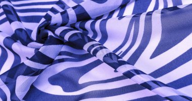 İpek kumaş, mavi ve beyaz soyut çizgiler. Soyut mavi ve beyaz desenlerin sihirli şekli. Retro modern dekor, tekstil sanatı, tasarım, doku, arkaplan, kalıp