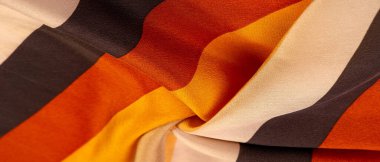 İpek kumaş, çizgili kumaş, kahverengi-kırmızı-bej çizgiler, zarif tasarım. Hassas ipek kumaş. Yüksek çözünürlüklü doku, kalıp, arkaplan, koleksiyon