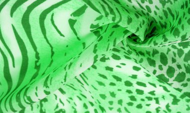 Yeşil-beyaz çizgili ipek kumaş, Afrika tarzı zebra derisi. Tasarımcı için, tasarımın taslağı, dekoratörün çevresi. Arkaplan dokusu koleksiyonu