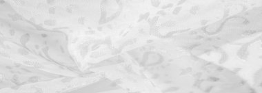 İpek kumaş, kar beyazı kumaş. Beyaz arka planda zarif çiçeklerin gölgeleri, Paisley 'nin fotoğrafı. Doku, desen, koleksiyon