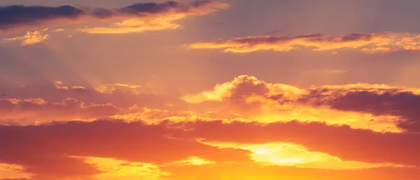 Chmury Świtają Zachodzie Słońca Romans Magiczna Hipnotyzująca Oszałamiająca Chwila Właśnie — Zdjęcie stockowe