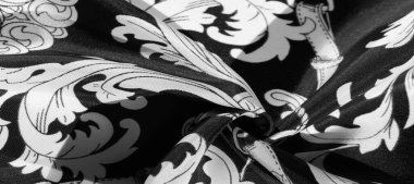 Kırmızı ve siyah geometrik eşkenar dörtgen şekilli beyaz ipek kumaş