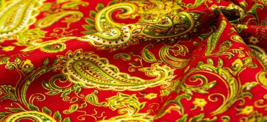 Kırmızı arka planda desenli yeşil desen. Beatles tarafından popüler hale getirilen kovboy ve motorcuların bandanalarını süsledim, hippiler çağına öncülük ettim ve rock 'n roll' un amblemi oldum..