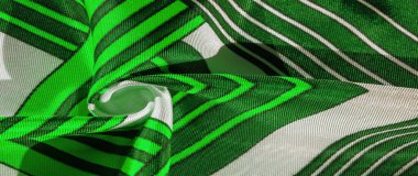 Yeşil ve beyaz çizgili ipek kumaş. Meksika güdüleri olan bir panço. doku, arkaplan