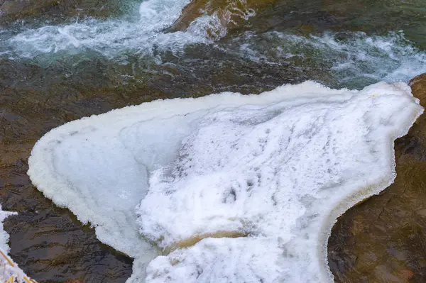 Řeka Zimě Zamrzá Zima Nutí Přemýšlet Jak Slunce Vychází Později — Stock fotografie
