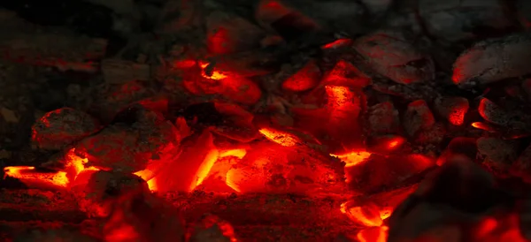 난로의 따뜻하고 경치를 즐기라 불타는 벽난로당신의 디자인 연구에 완벽하다 — 스톡 사진