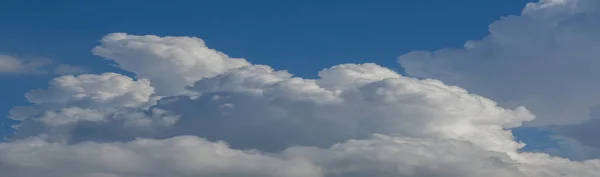 Σύννεφα Ρομαντισμού Μέρα Μέρα Φύση Ζωγραφίζει Για Μας Εικόνες Άπειρης — Φωτογραφία Αρχείου
