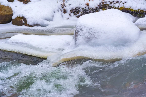 Nehir Kışın Donar Yerel Nehrimizle Geçen Kışın Sevdiğim Kısmı Sislerin — Stok fotoğraf