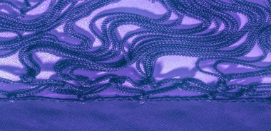 İpek şal mavisi. Kumaşın kenarlarında püsküller var. Beyaz bir arka planda. Şablon