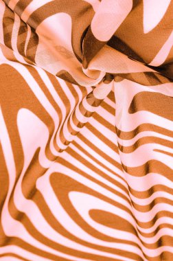 İpek kumaş, kahverengi ve beyaz soyut çizgiler. Soyut kahverengi ve beyaz desenlerin sihirli şekli. Retro modern dekor, tekstil sanatı, tasarım, doku, arkaplan, kalıp