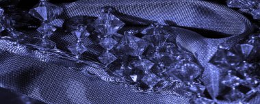 Koyu mavi safir ipek kumaş, yeşil cam boncuklarla süslenmiş, boncuklarla süslenmiş, tasarım kartı, arkaplan dokusu