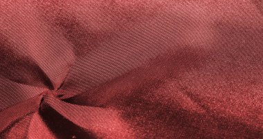 Yakut kırmızısı ipek kumaş, kumaşın metalik gölgeleri, dekoratif tasarım için parlak kırmızı metalik zemin, dekor unsuru, duvar kağıdı. desen deseni