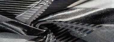 İpek kumaş. Farklı boyutlarda çizgileri olan şeffaf ipek kumaş, siyah. doku, arkaplan, desen,