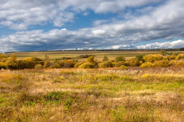 Jesienny Krajobraz Zdjęcie Lasy Mieszane Łąki Wąwozy Zachmurzone Niebo Wspaniały — Zdjęcie stockowe