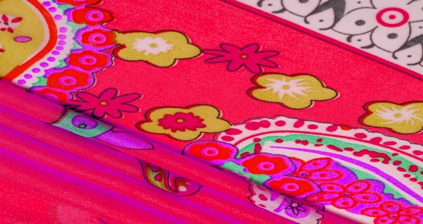 Шелковая Ткань Красный Тон Пэйсли Чешские Традиционные Элементы Индийской Пейсли — стоковое фото