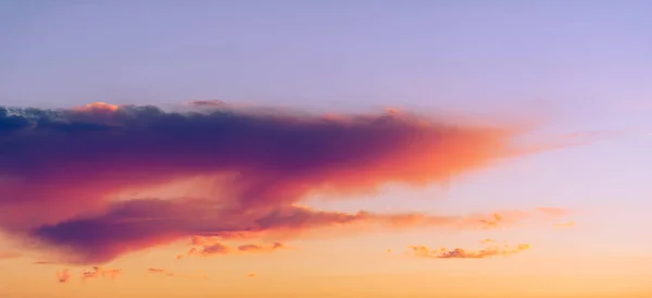 Chmury Świtają Zachodzie Słońca Romans Czyż Chmura Nie Jest Piękna — Zdjęcie stockowe