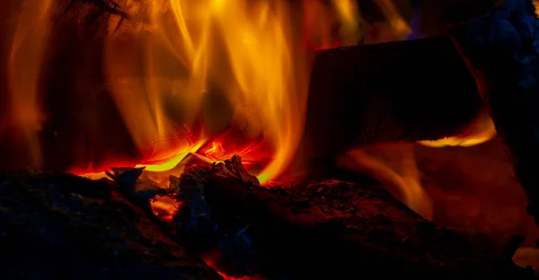 Şöminede Yangın Var Yaşlanmış Ahşap Harika Kokuyor Eğer Onu Yakacaksanız — Stok fotoğraf