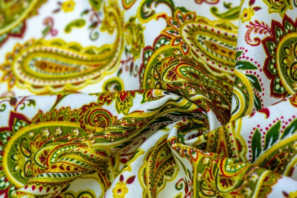 FLORAL PATTERN PAISLEY - Çevre dostu pamuk iplik izleri. Bu basılı pamuk kumaş en popüler ürünlerden biridir. Dünyayı daha yeşil yap. Arkadaş canlısı! Doku, arkaplan