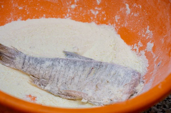 Ψάρι Είναι Έτοιμο Φάει Ψάρια Περιέχουν Υψηλής Ποιότητας Πρωτεΐνες Και — Φωτογραφία Αρχείου