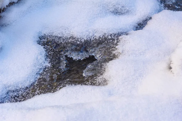 Nehir Kışın Donar Harika Nehir Donduğunda Gerçek Bir Kış Masalı — Stok fotoğraf