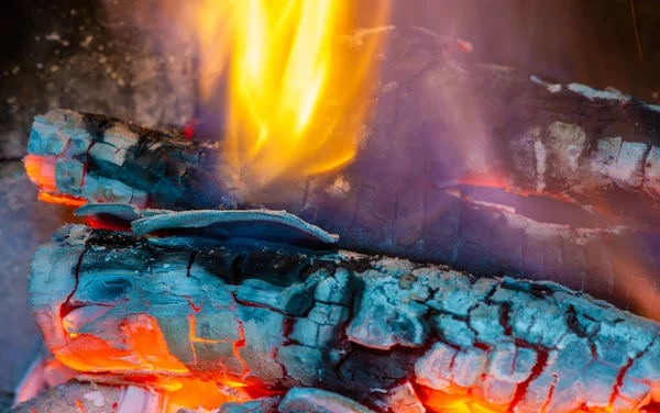 Fire in the fireplace. Cheese and wine are a classic combination. Turn on the blazing fireplace as well, and you\'ll have a fantastic, cozy evening full of the finer things in life!