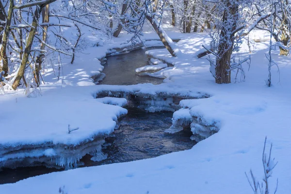 Rivier Bevriest Winter Een Echt Wintersprookje Als Deze Prachtige Rivier — Stockfoto