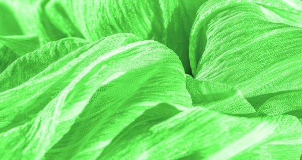 絹織物 緑のしわのある生地の質感 緑のしわ 波状の表面の質感 クローズアップ ソフトフォーカス 背景やパターン — ストック写真